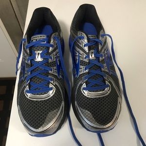 Men’s Brooks shoes